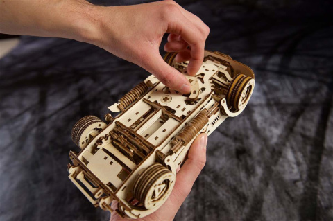 puzzle-3d-auto-ugears-cobra-model-drewniany-13