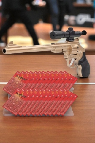 Pistolet na kapiszony spłonkę typu Colt Rewolwer + 1700 strzałów